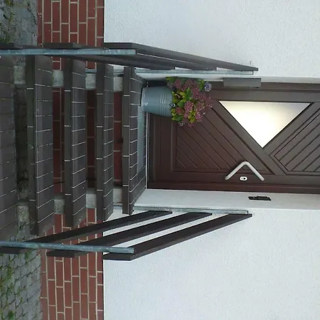 Kleine Haushaelfte Zum Wohlfuehlen